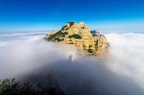 河北白石山景区连续出现云海奇观吸引众多游人！