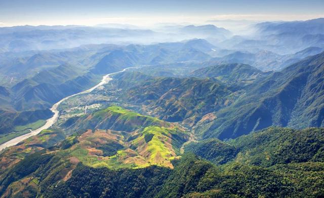 高黎贡山东麓，被低估的中国暖冬旅游胜地