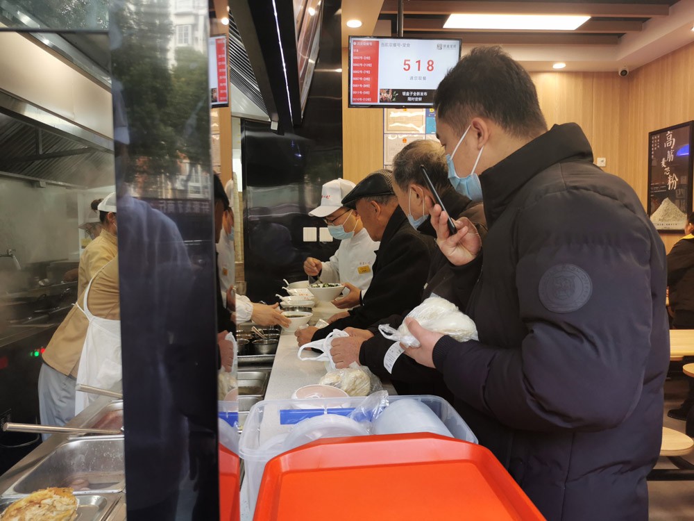 杭州市商务局认定，虾肉小笼入选2020年度“杭帮本味”榜单