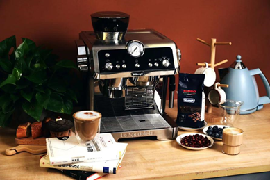 和德龙半自动咖啡机一起,享受精致的咖啡生活