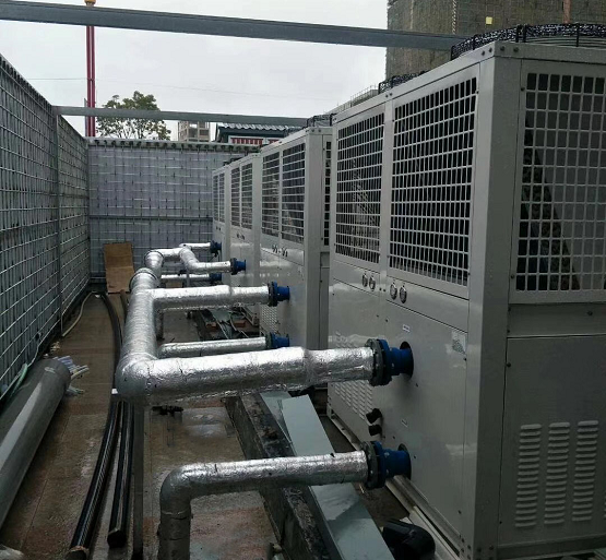AQUA爱克空气源热泵节能环保，助力水上乐园打造恒温泳池