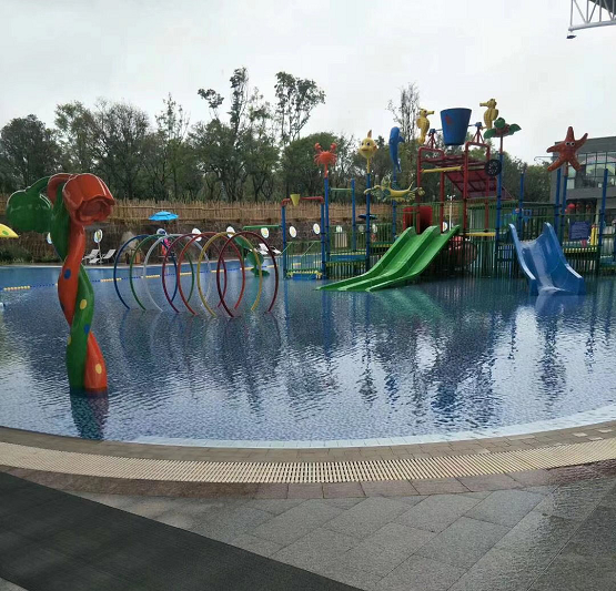 AQUA爱克空气源热泵节能环保，助力水上乐园打造恒温泳池