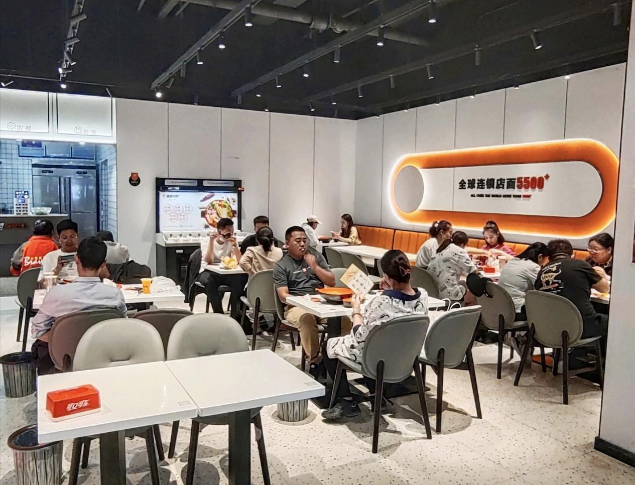张亮麻辣烫进驻拉萨，城市互联催动多元美食！