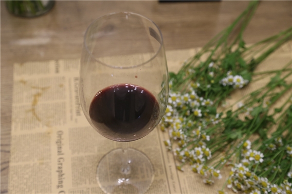 有真材才微醺 茅台悠蜜严把果酒原料关