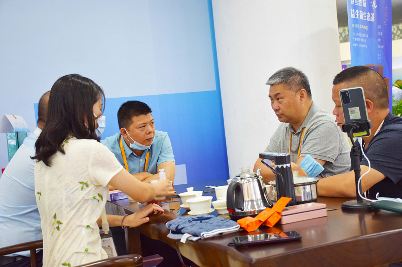 品茶论道，茶礼纪益生菌滋养茶亮相九八投洽会