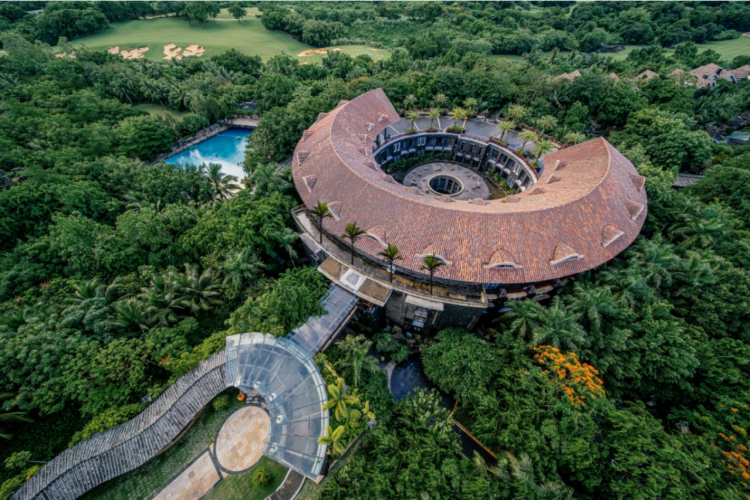 诗莉莉签约漫戈塔·围舍艺术度假酒店，独占双世界级资源，引领海南度假市场走进爆款新时代！
