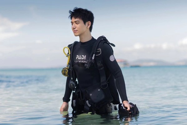 PADI全球青年海洋大使李现：海洋守蔚，现在行动