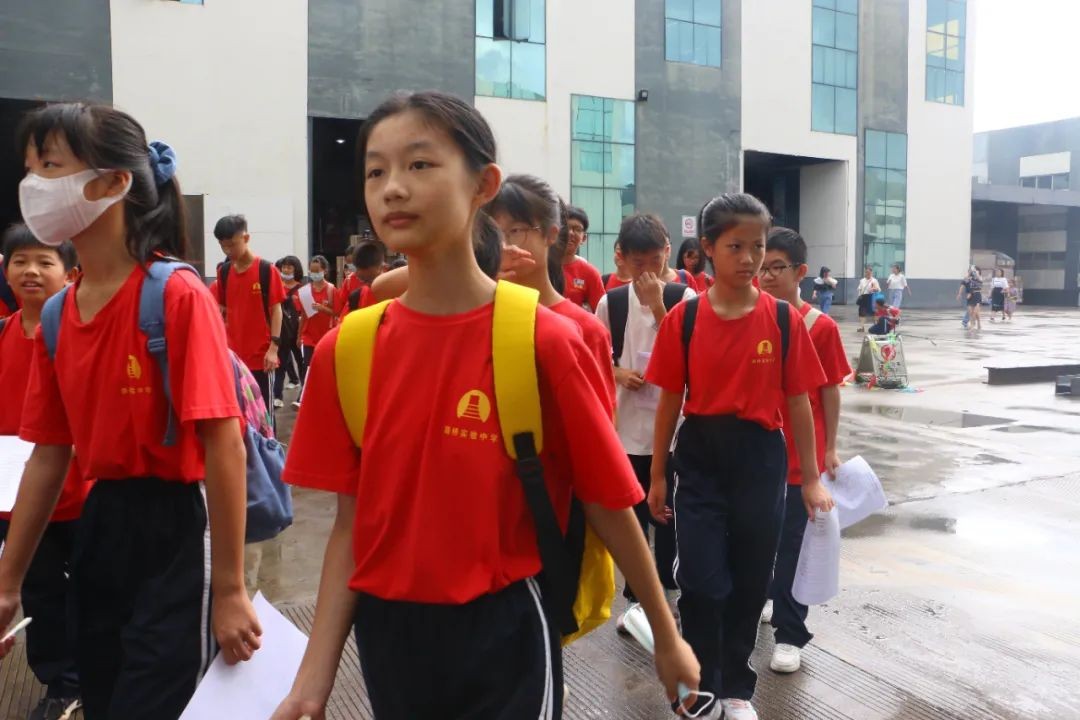 走进欧路莎卫浴工厂 莘莘学子感受中国智造的力量