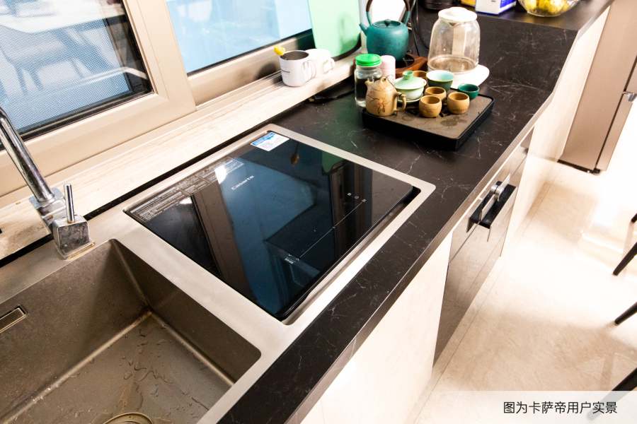 水槽洗碗机省空间但安装难？选卡萨帝，台面、水电一站到位