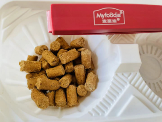 富含动物蛋白 才受猫咪喜欢