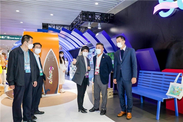 第四届中国国际进口博览会， 三亚人文交流配套活动展区变身网红打卡地！