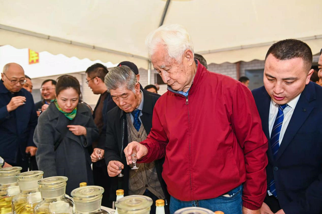 酒体品质获行业泰斗联名称赞，贵州安酒诠释“讲究主义”
