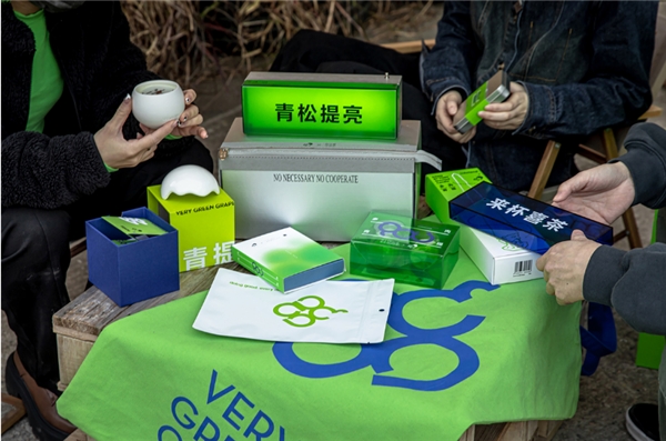 喜茶多肉青提火成流行色，一大波联名来了