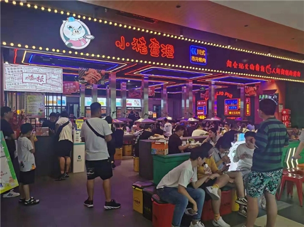 吹响川式烤肉冲锋号，小猪查理亮相北京地铁“乡村振兴品牌强农”主题专列