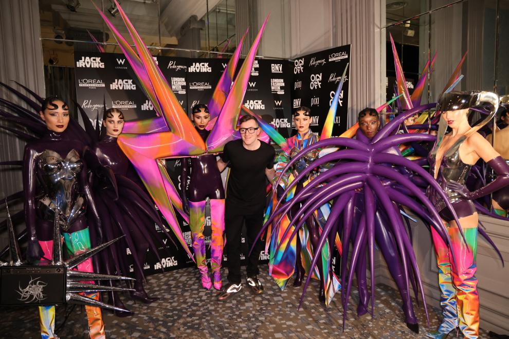 Rubyoung 如比扬音箱亮相伦敦时装周，联名款入驻元宇宙