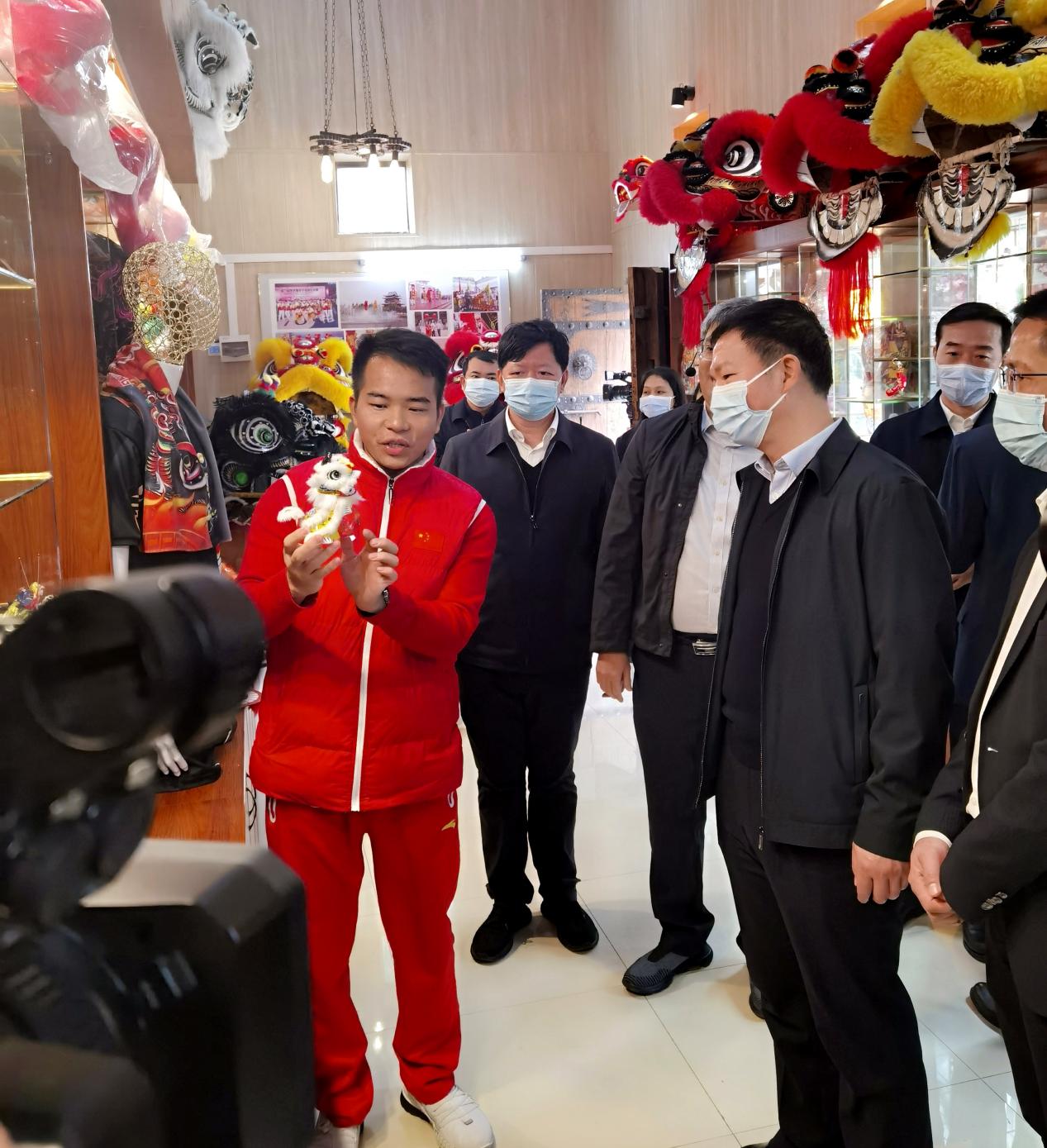 湛江市市长曾进泽莅临腾艺龍狮客栈