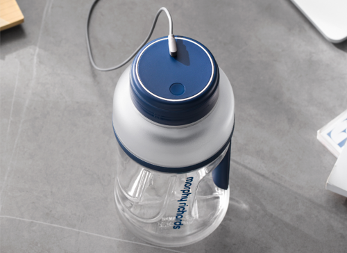 摩飞抢占露营新风口！新上便携榨汁桶，专为户外而设的私人鲜饮站