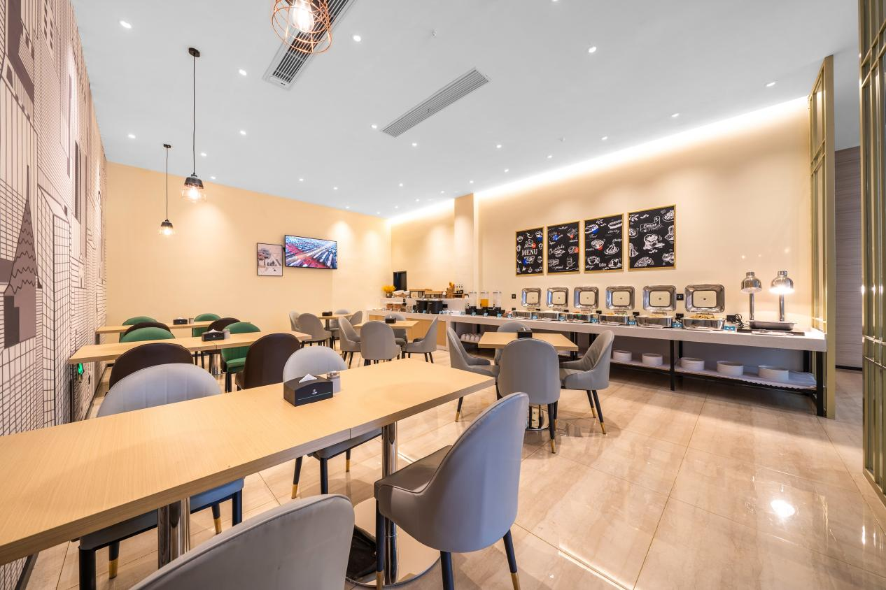 “假日经济”催行业复苏，城市便捷酒店造满房佳话