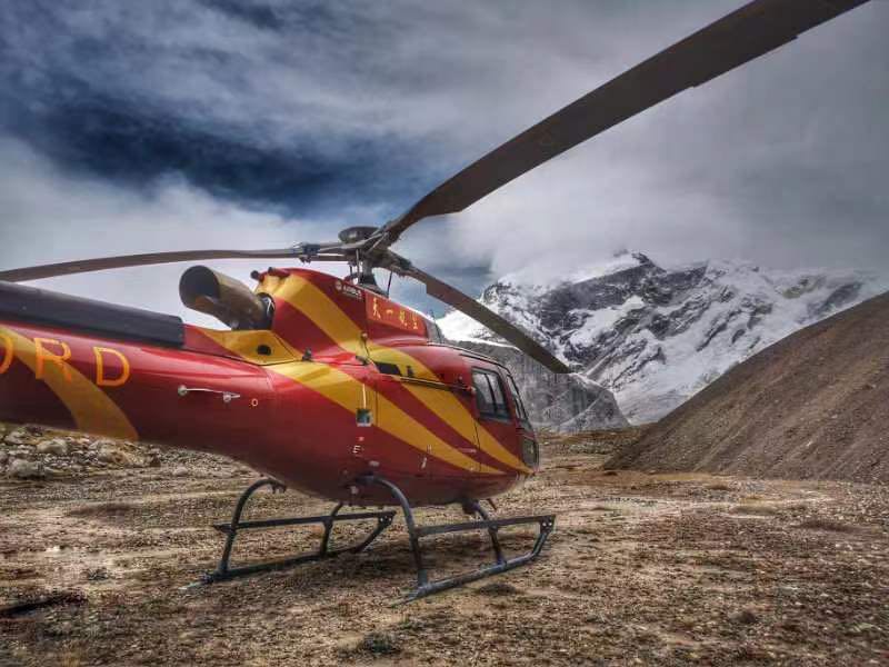 新疆丝路古道推出新玩法：直飞露营天堂湖