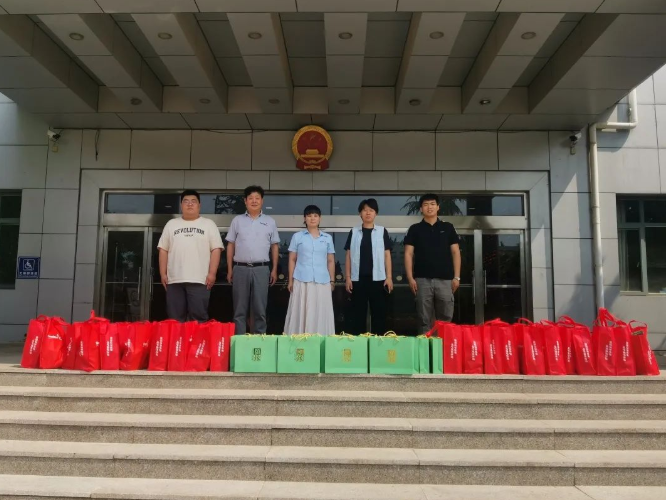清洁快讯丨致敬老党员：日光公司慰问安定镇“光荣在党50年”老党员！