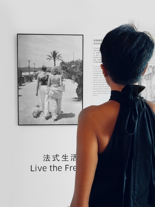 三亚理文索菲特度假酒店于大堂和客房陈列法式黑白画