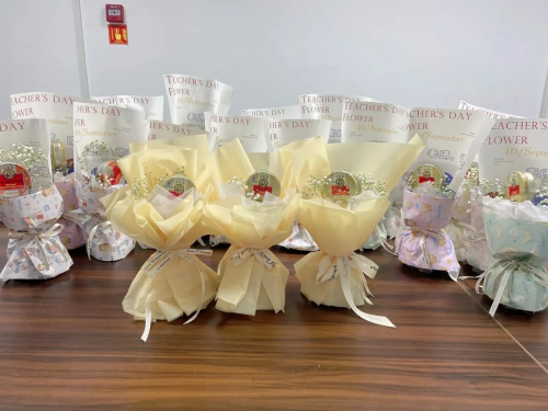 中庚房地产双节同庆 礼献教师