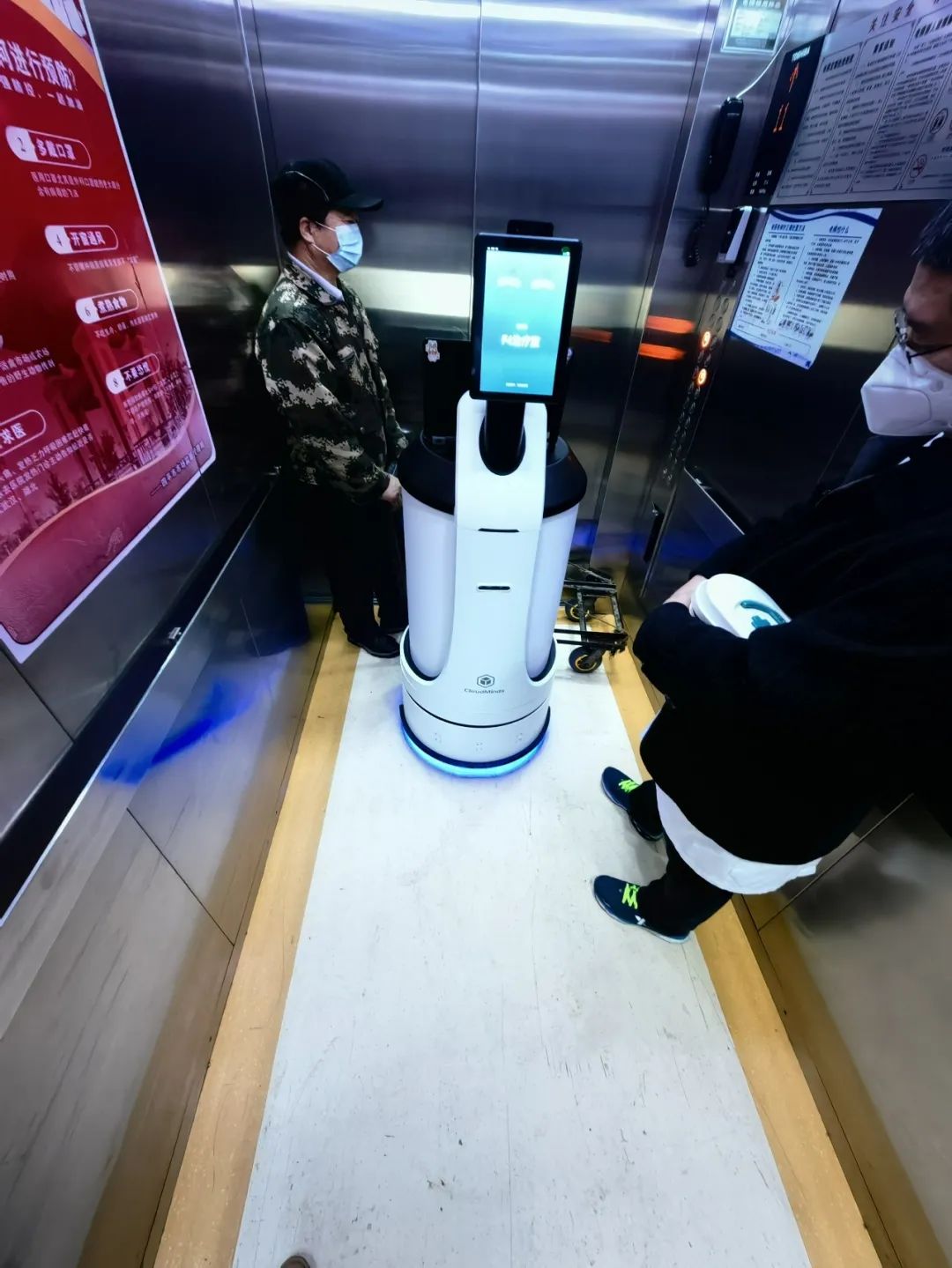 行业快讯 | 送药机器人新蓝海，达闼助力行业伙伴构建智慧医疗新场景