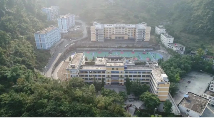 案例分析丨飞利浦商显赋能云南省昭通市盐津县第三中学数字化建设工程