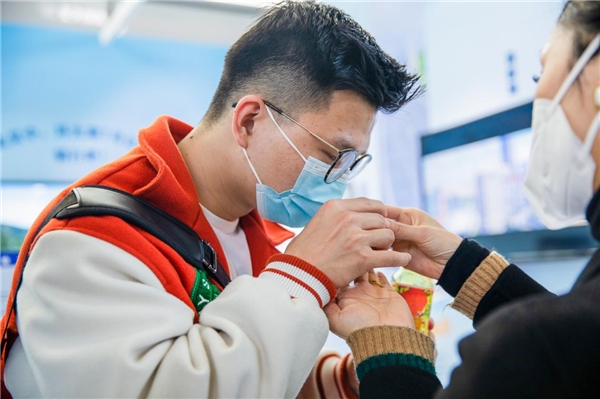 情满春运归乡路 “中国碧螺春之乡”吴中在虹桥奏响暖心三部曲