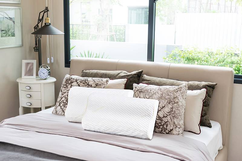 康姿百德B型枕符合人体工效学设计更科学