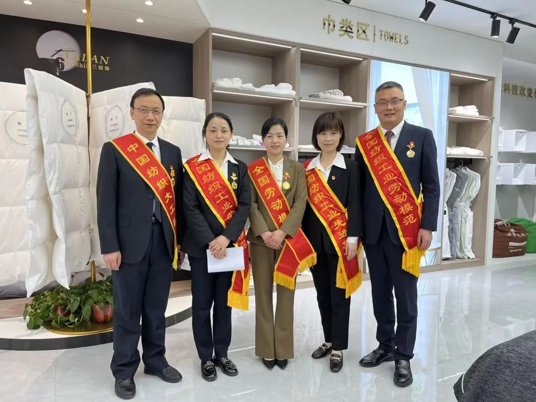 行业观察 快讯丨雅兰资讯 陕西省全国纺织工业先进集体、 劳动模范、中国纺织大工匠在雅兰加工厂开展集中宣讲活动