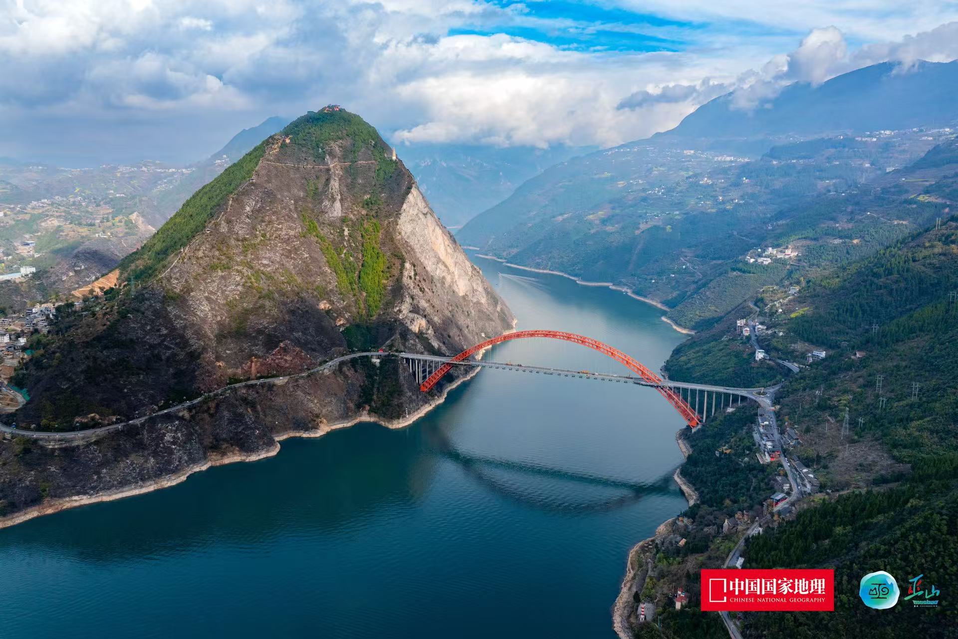 巫山巫峡，李花如雪中的春天气象