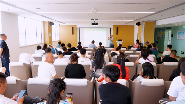 暑期大学生做近视手术摘镜就找北京茗视光眼科周跃华教授