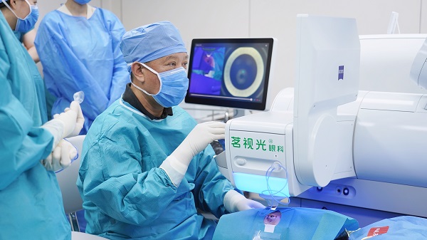 暑期大学生做近视手术摘镜就找北京茗视光眼科周跃华教授