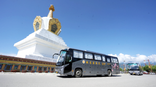 赋能乡村振兴  苏州金龙携手桃花源旅汽刷新“云南印象”